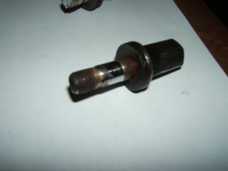 boulon_roue_605.jpg