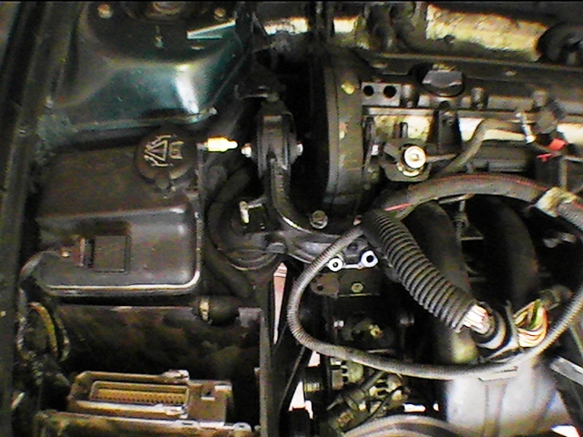 Support moteur côté passager avant dépose.JPG